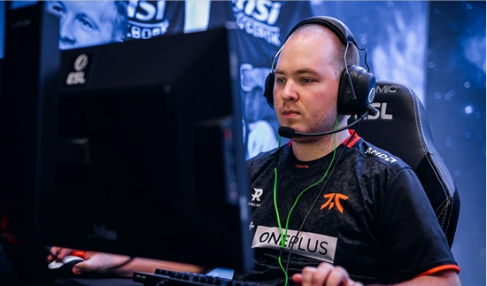 《王者荣耀》十周年活动引发争议 博主COS嫦娥遭玩家怒喷